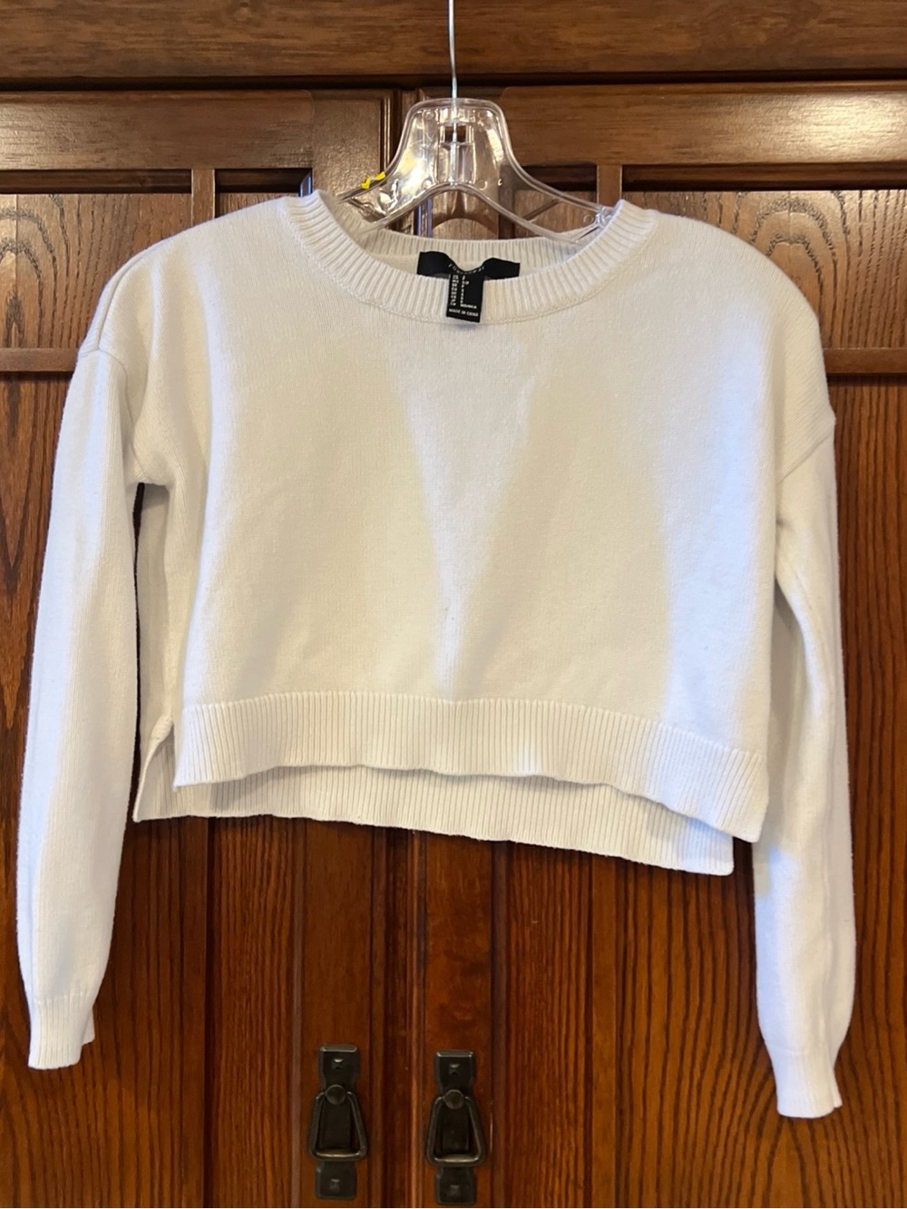 Forever 21 White Cropped Knit Sweater Top Womens SZ Small Long Sleeve Crewneck